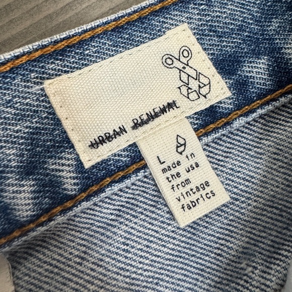 Levi’s Denim Shorts - Picture 6 of 7
